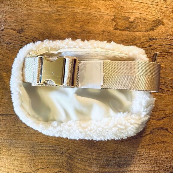 Wantable Ivory Sherpa Belt Bag Fanny NWOT - Picture 3 of 6